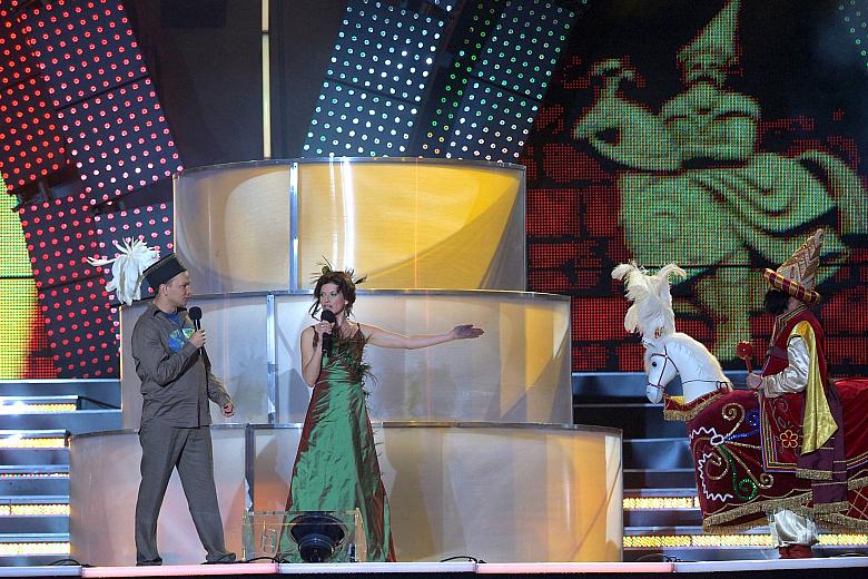 oraz Katarzyna Jamróz i Tomasz Jachimek, którym towarzyszył Lajkonik. 
Wieczór kabaretowy, w którym wzięło udział tyle gwiazd b