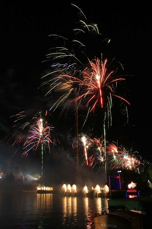 Pokazy ogni sztucznych mają w Krakowie bardzo starą tradycję.