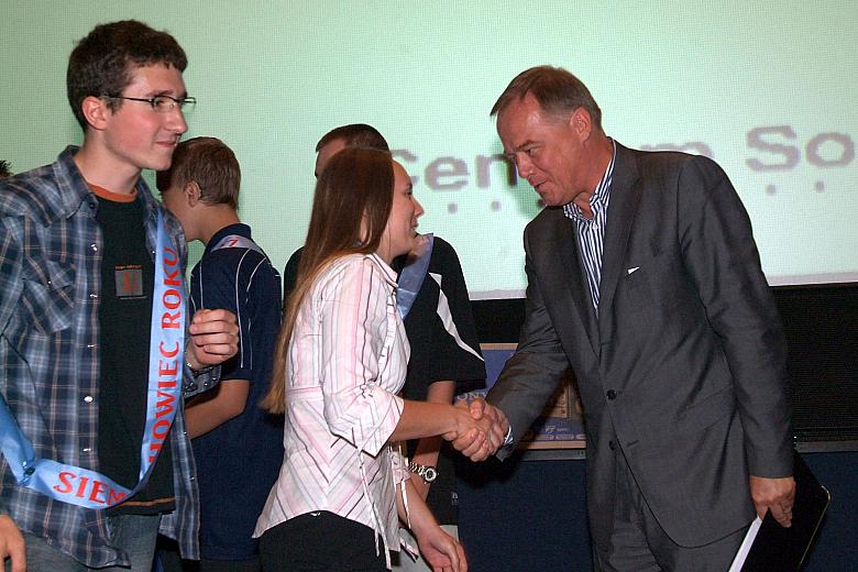 Stowarzyszenie nagradza szczególnie zaangażowanych młodych ludzi tytułem "Siemachowca 
Roku". 