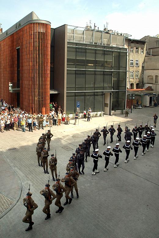Pokaz udowodnił, że nawet dziś, gdy wyszkolenie żołnierza opiera się na zupełnie innych zasadach niż przed laty, nie zaginęły do