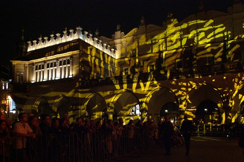 Słuchacze prawykonania oratorium "Cracovia est" byli jednocześnie widzami wspaniałego widowiska... 