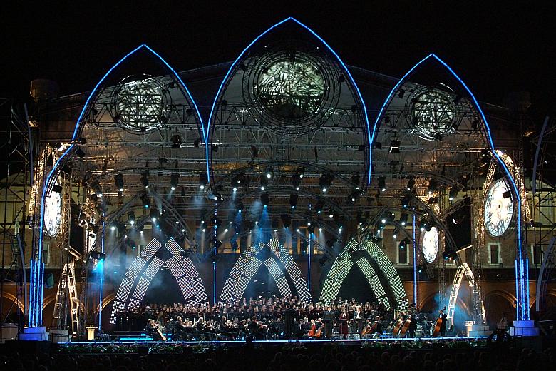 Prawykonanie oratorium "Cracovia est" Dariusza Reguckiego było  ukoronowaniem dnia, w którym przypadała dokładnie 750 