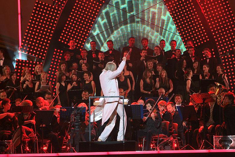 Rozpoczął się koncert. Rozbrzmiewała muzyka i słowa napisanego przez Zbigniewa Książka libretta. 