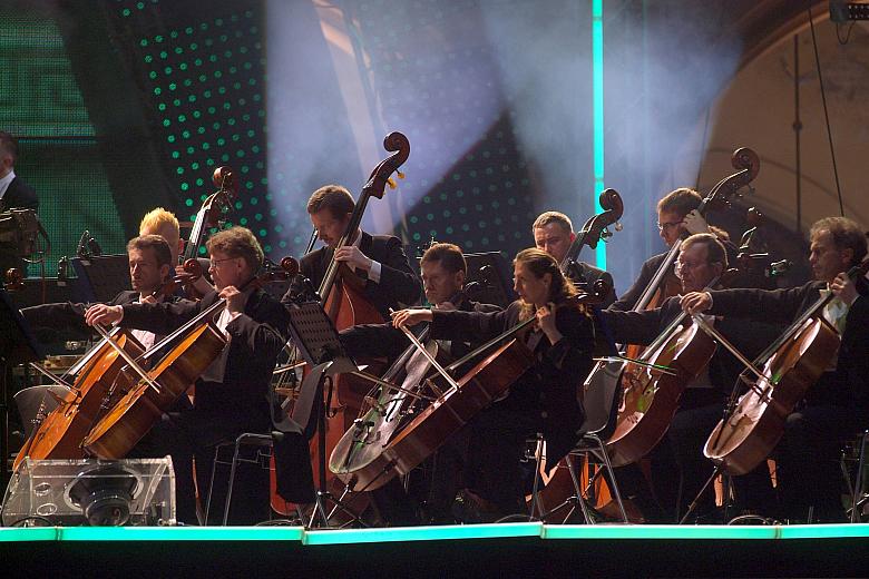 Grała orkiestra symfoniczna Filharmonii Krakowskiej, śpiewał chór Pro Musica Mundi. 