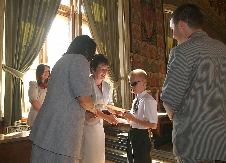 Komisja Konkursowa postanowiła przyznać 10 nagród edukacyjnych dla nauczycieli, 9 nagród edukacyjnych dla uczniów oraz 8 stypend