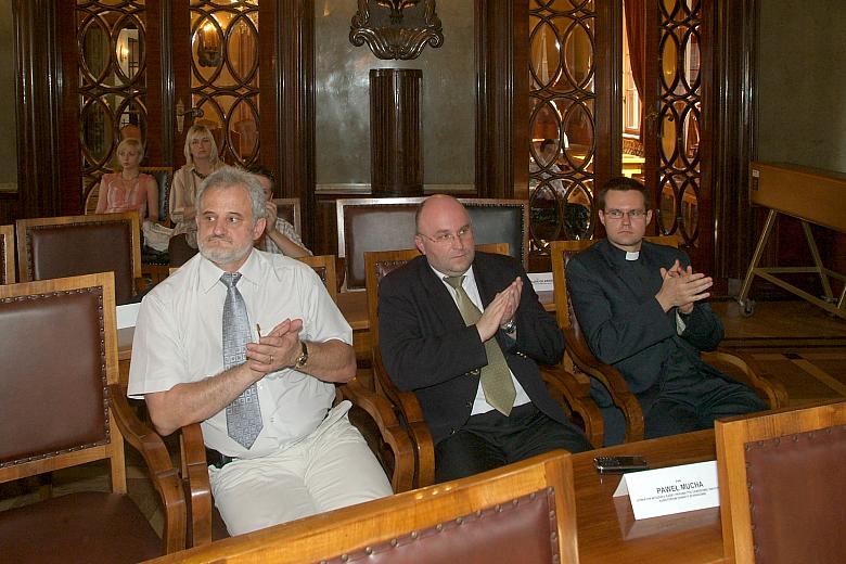 ...których nagrodzili oklaskami członkowie Komisji Edukacji i Kultury Fizycznej Rady Miasta Krakowa oraz zaproszeni na uroczyste