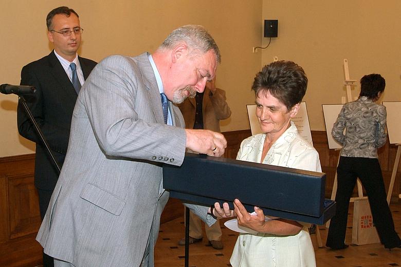 Berła Królowej Jadwigi otrzymali dobrodzieje niosący pomoc najbardziej potrzebującym. Podczas uroczystości Prezydent Jacek Majch