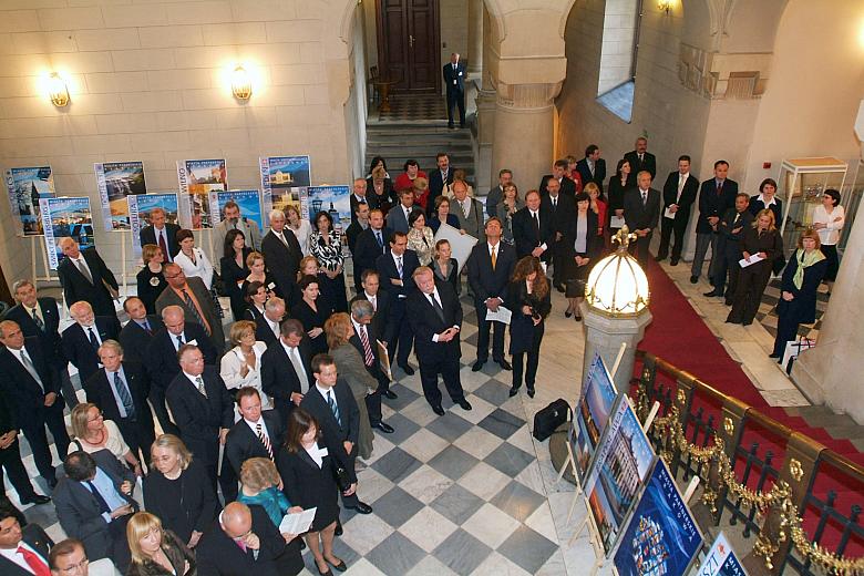 Do krakowskiego magistratu licznie przybyli uczestniczący w Jubileuszu przedstawiciele Miast Partnerskich Krakowa.