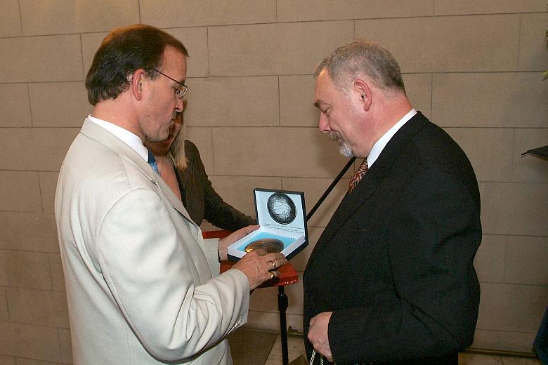 Orlean reprezentował pan Jean-Pierre Gabelle, Zastępca Mera.