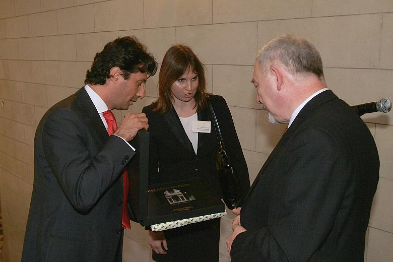 Mediolan reprezentował pan Andrea Mascaretti, Asesor czyli według polskiej terminologii Wiceburmistrz.