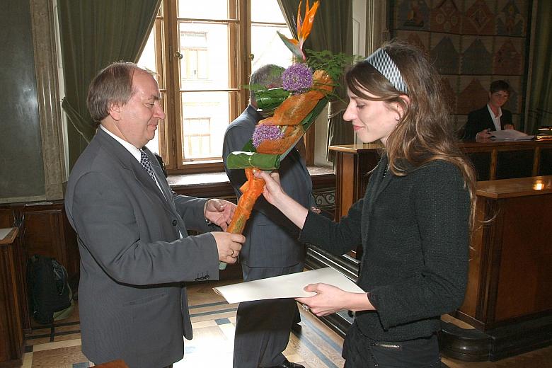 Joanna Gorlach - studentka V roku kulturoznawstwa na Uniwersytecie Jagiellońskim. Zajmuje się fotografią, uczestniczyła w wielu 