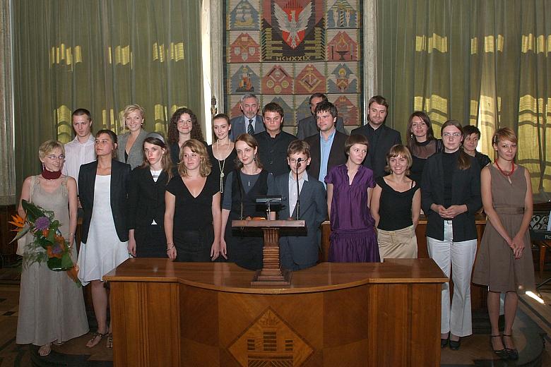 Stypendia Twórcze Miasta Krakowa przyznawane są od roku 1994 młodym artystom, działającym na terenie Krakowa. Przyznawane są wyb