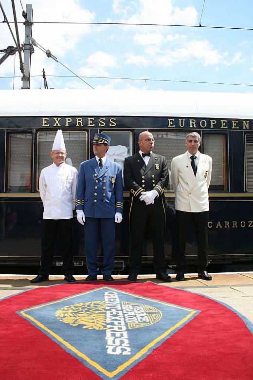 Kierownictwo obsługi pociągu prezentowało się bardzo godnie i elegancko.