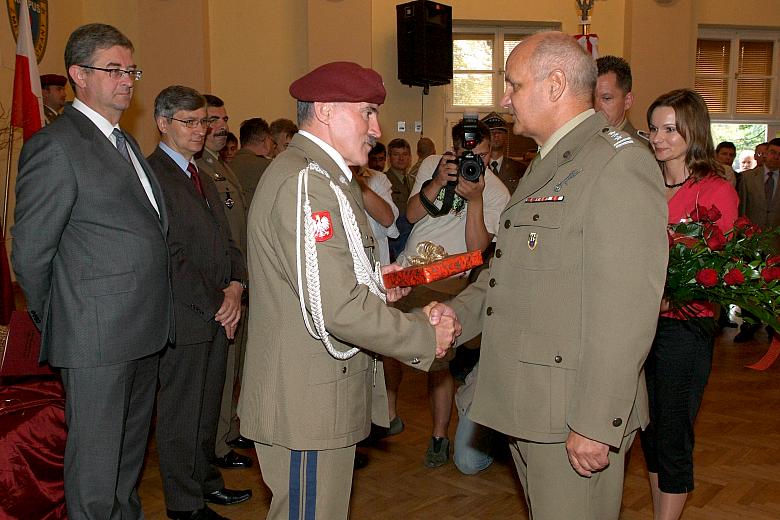 Generał Mieczysław Bieniek odebrał wiele życzeń i podziękowań.