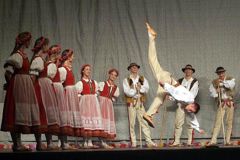 Tadeusz Sygietyński i Mira Zimińska-Sygietyńska, twórcy "Mazowsza", rozpoczęli od szukania młodych, muzycznie i tanecz