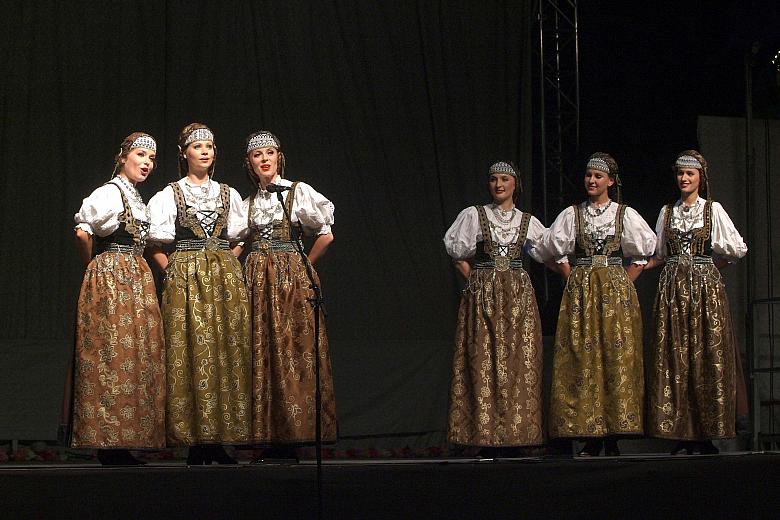 W Alei Róż rozbrzmiewały pieśni z różnych regionów Polski.