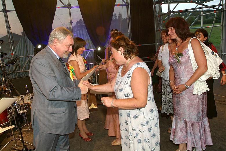 Laureaci II miejsca - zespół z OSP Zbydniowice...
 
