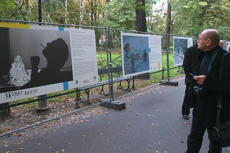 Ustawione na Plantach plansze przedstawiają osiągnięcia opolskich teatrów, galerii oraz innych instytucji kulturalnych.