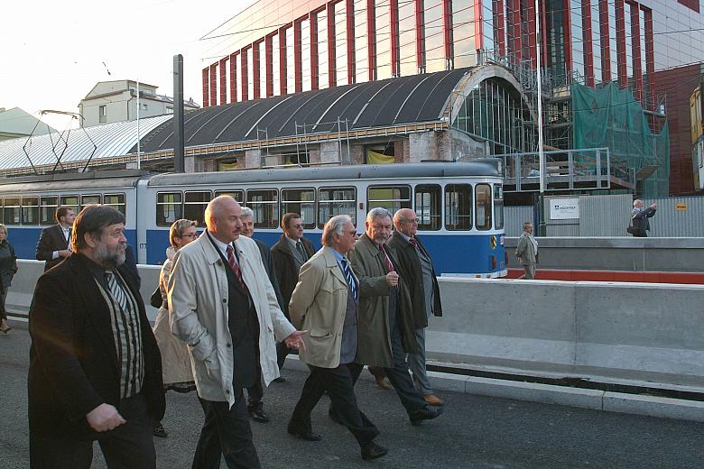 Rondo Mogilskie po przebudowie to znaczący, godny XXI stulecia, element krakowskiej komunikacji miejskiej. 