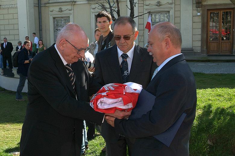 "Mimo, że większość Polaków kojarzy Jeziorańskiego jako legendarnego "Kuriera z Warszawy", miał on w swym życiu b