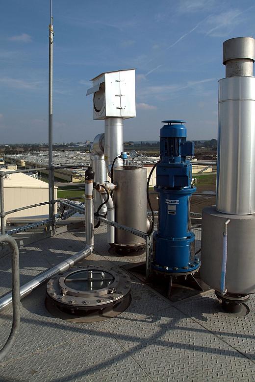 ... głowica górna wydzielonych komór fermentacyjnych...