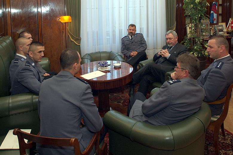 W gabinecie Prezydenta krakowscy policjanci opowiadali o swojej służbie.