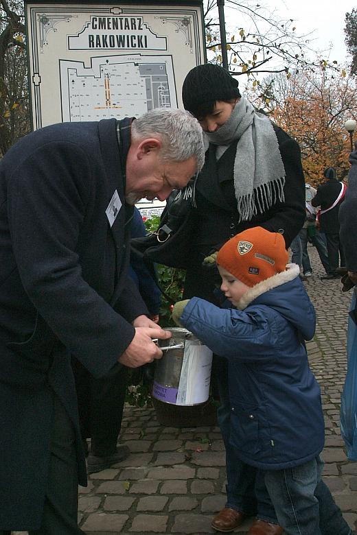 Do puszek wrzucali wszyscy, nawet bardzo młodzi krakowianie.