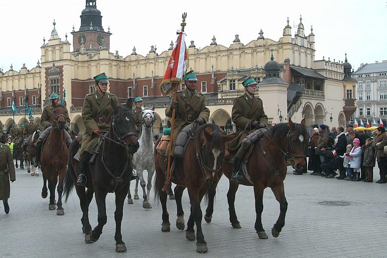 Poczet sztandarowy 21. pułku ułanów nadwiślańskich.