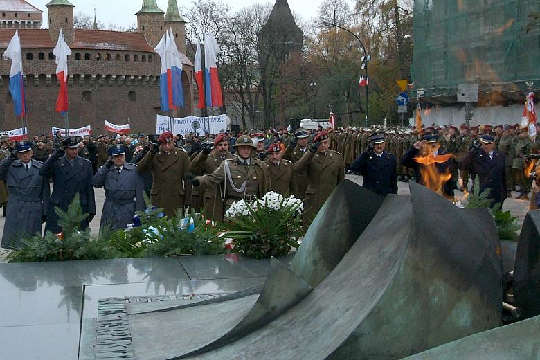 ...reprezentanci wszystkich krakowskich służb mundurowych...