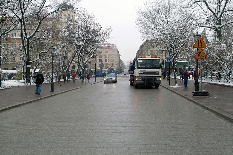 Jezdnia i chodniki wyremontowanej ulicy Siennej zostały zrobione ze szlachetnych, naturalnych, a przede wszystkim trwałych mater