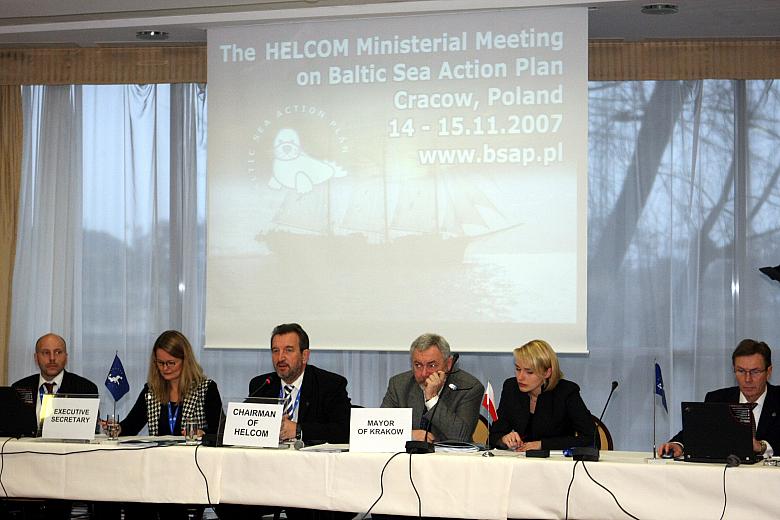 Komisja Helsińska czyli HELCOM jest organem wykonawczym odpowiedzialnym za przestrzeganie "Konwencji o ochronie środowiska 