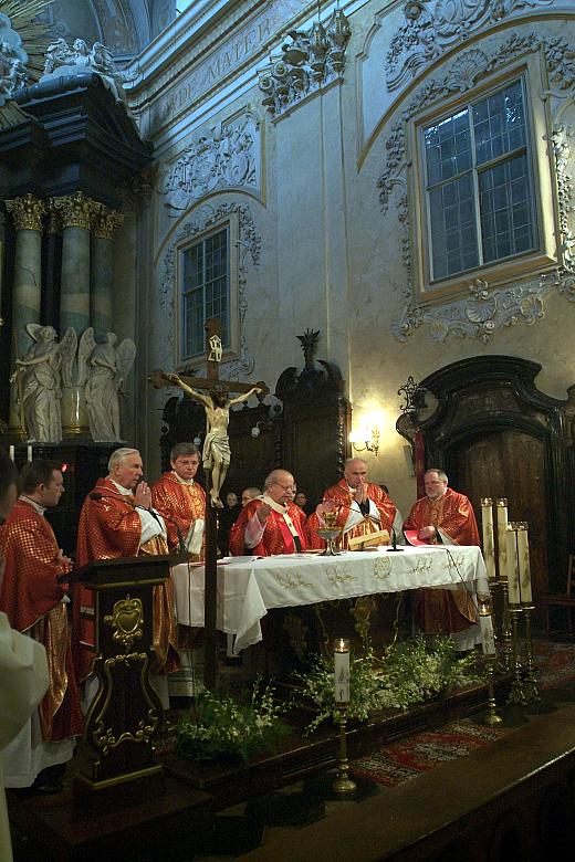 Kościół oo. Paulinów na Skałce. Poeta potrafił wyczarować jego wizję z czasów św. Stanisława:
"Przeciw zamczyska, przez Wi