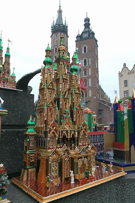 Wielu krakowskich szopkarzy zaczęło budowę szopki już w styczniu. Nie powinno to dziwić. Wykonanie takiej szopki wymaga naprawdę