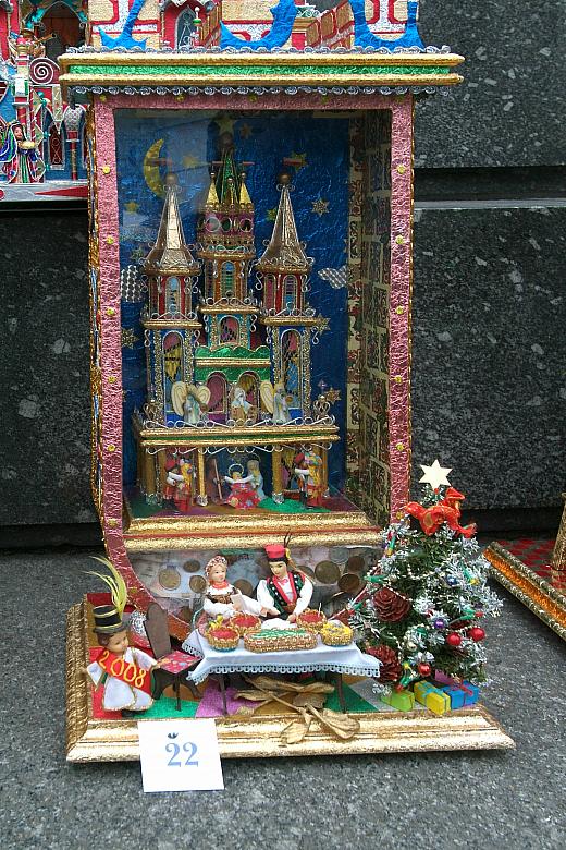 Niektórzy z twórców wzbogacili szopkę o nowe elementy, i był to jak w tym przypadku, krakowski stragan.