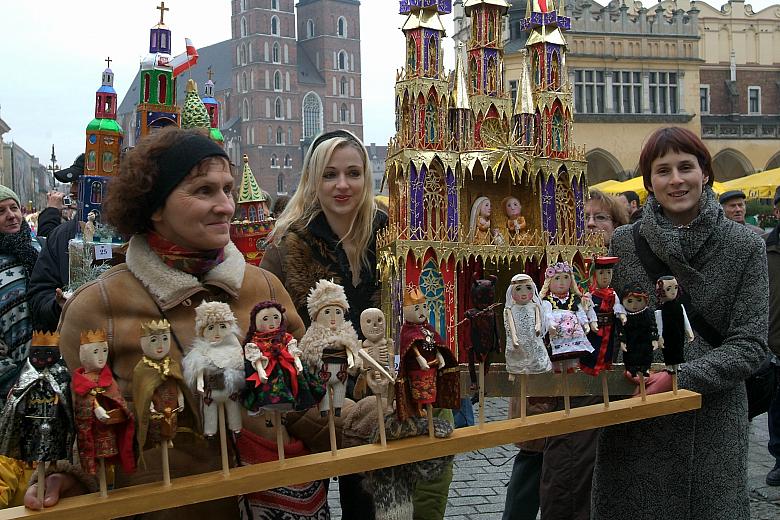 ...niesiono także kukiełki, bowiem szopka, to pierwotnie był mały teatrzyk, na którego scenie odgrywało się misterium Pańskiego 