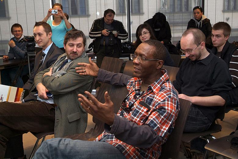 W konferencji uczestniczyło wiele znanych krakowskich postaci, między innymi Michał Niezabitowski, dyrektor Muzeum Historycznego