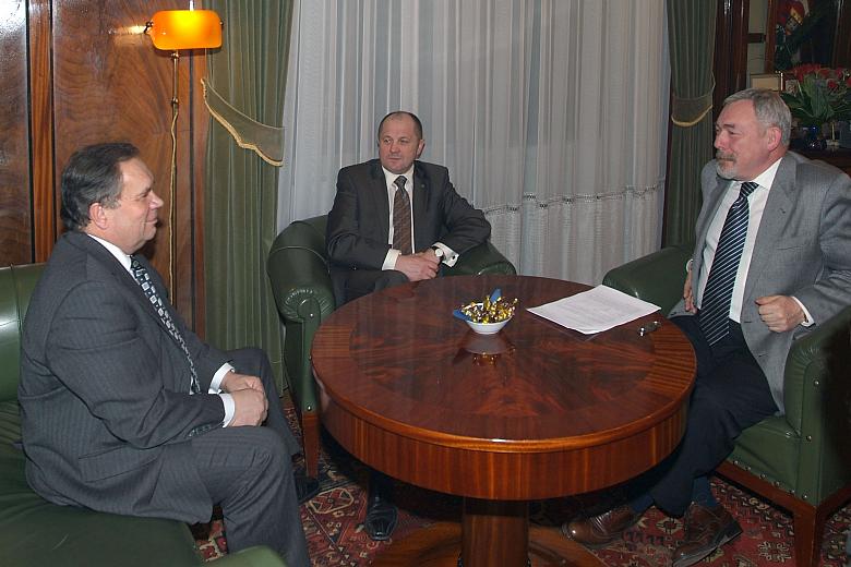 Marek Sawicki, Minister Rolnictwa i Rozwoju Wsi odwiedził Kraków. Podczas wizyty w gabinecie Prezydenta Miasta Krakowa towarzysz