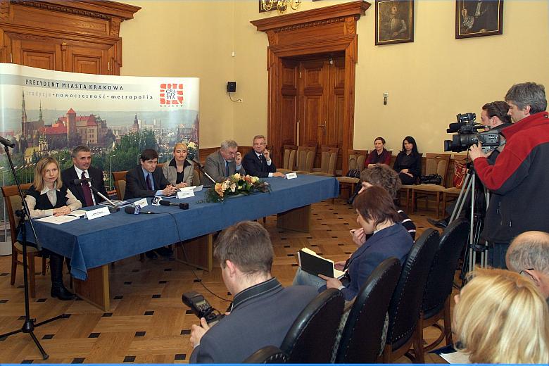 W należącym do Globe Trade Centre kompleksie biurowym w przy al. Armii Krajowej, pracę znajdzie niemal 2 tys. pracowników. 
 
