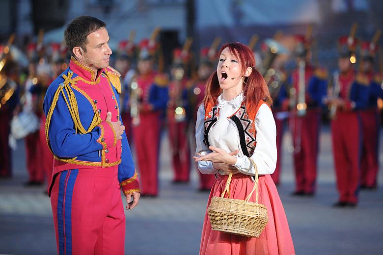 Ułan i dziewczyna...