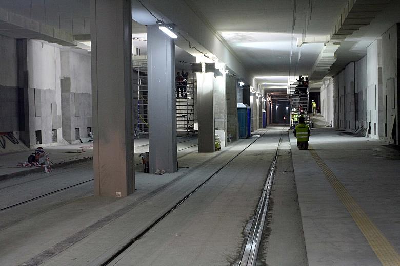 ...aby znaleźć się w tunelu.