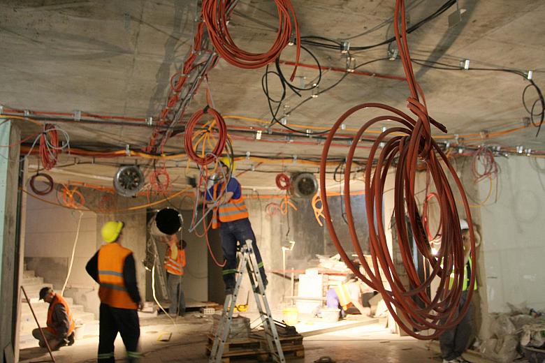 Nowy węzeł komunikacyjny to kilometry kabli, wszelkich przewodów...