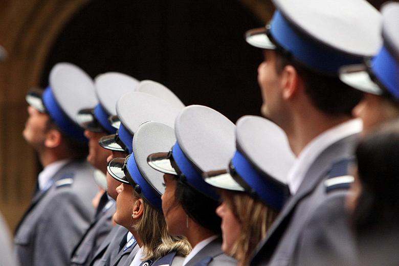 ... a uczestnicy uroczystości z wyraźnym zainteresowaniem patrzyli na poruszające się postacie: pedla, królowej Jadwigi, króla W