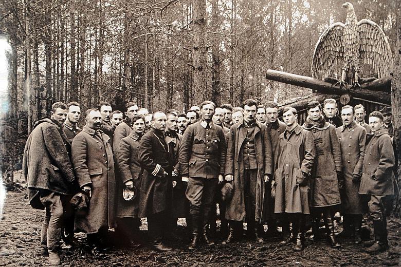 Pomiędzy rokiem 1914 a 1918 było wiele - jak śpiewano w żołnierskiej piosence - "mąk i cierpienia". Jednak żołnierz le