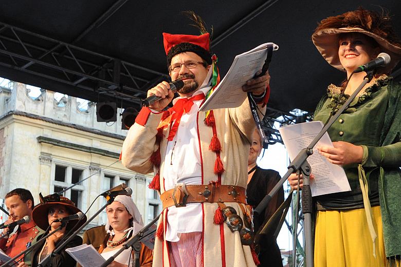 Współprowadził lekcję Waldemar Domański, dyrektor Biblioteki Polskiej Piosenki.