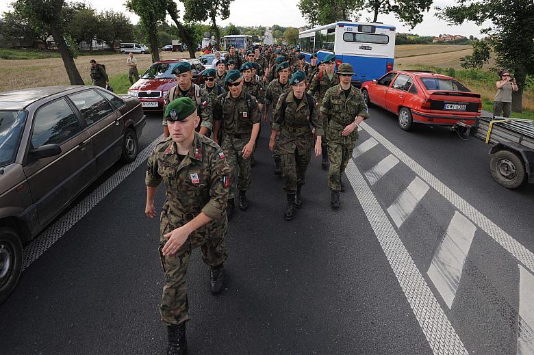 Po krótkiej uroczystości ruszył marsz...