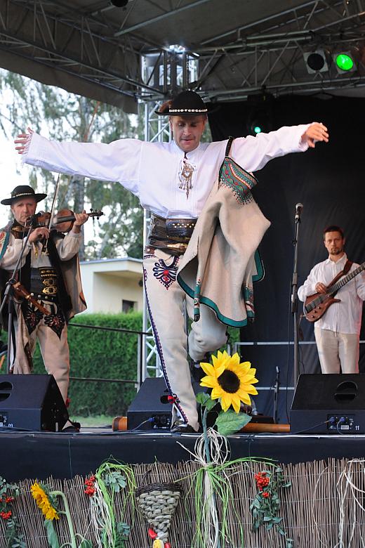 ... wiedzieli bowiem, że do udziału w uroczystości zaproszony został słynny zespół Trebunie-Tutki.