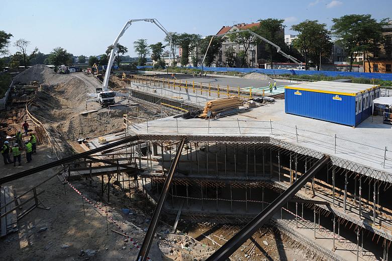 ...i w miejscu niezwykle ważnym, u samych stóp wawelskiego wzgórza.