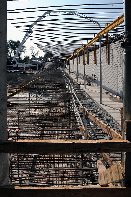 Budowa prowadzona jest w kilku etapach.