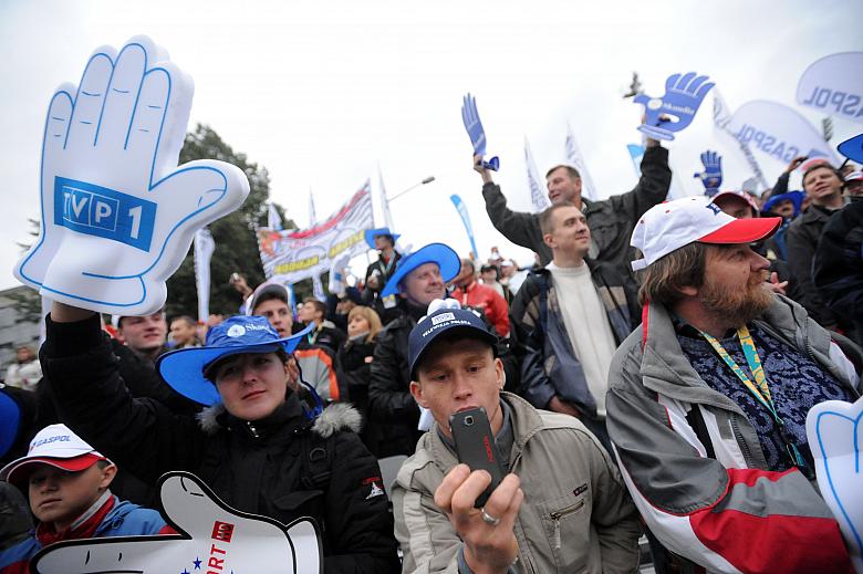 Przybyłych do Krakowa kolarzy powitano entuzjastycznie.