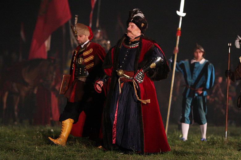 Król polski - w postać Jana III Sobieskiego wcielił się Daniel Olbrychski - przyjął posłów...